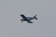 Morten 25 juni 2022 - LN-HHH over Høyenhall, den er litt for langt unna, men jeg tror det er Ole i Rygge Flyklubb som er ute med sin Piper PA-28-140 Cherokee
