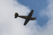 Morten 29 juni 2022 - LN-UAX besøker Høyenhall, det er Tromøy Aero som kommer med sin Saab 91B-2 Safir