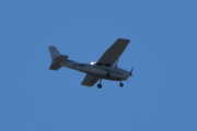 Morten 1. pinsedag 5 juni 2022 - LN-NRF over Høyenhall, det er Nedre Romerike Flyklubb som kommer med sitt Cessna 172 Skyhawk