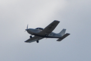 Morten 2. pinsedag 6 juni 2022 - LN-IFI besøker Høyenhall, det er LTOB Leasing som kommer med sin Piper Archer III DX fra 2017