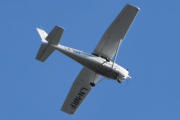 Morten 2. pinsedag 6 juni 2022 - LN-NRF besøker Høyenhall, det er Nedre Romerike Flyklubb som kommer med sitt Cessna 172S fra 2005