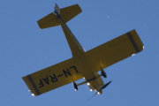 Morten 17 mai 2022 - LN-RAF besøker Høyenhall, det er Morten som kommer i sin Van´s RV-4
