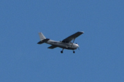 Morten 30 mai 2022 - LN-NRF over Høyenhall, det er Nedre Romerike Flyklubb som er ute med sitt Cessna 172 Skyhawk
