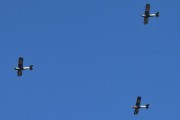 Morten 8 mai 2022 - Tre Piper L-4 Grasshopper i formasjon over Høyenhall