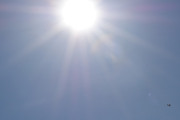 Morten 19 mars 2022 - Småfly over Høyenhall, men vi fikk den med solen da