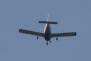 Morten 21 mars 2022 - LN-UXA besøker Høyenhall, det er Kai Vidar som kommer i full fart med sitt Piper PA-28-140 Cherokee Cruiser