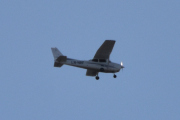Morten 26 mars 2022 - LN-NRF over Høyenhall, dem flyr sitt Cessna 172 Skyhawk som dem har to av