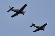 Morten 15 oktober 2022 - SE-LRO og LN-IFI i formasjon over Høyenhall. SE-LRO er en Tecnam P-2002JF og LN-IFI er en Piper Archer III DX