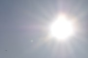 Morten 29 oktober 2022 - LN-ULF over Høyenhall, og her fikk vi veteranen sammen med solen
