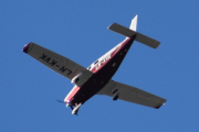 Morten 8 oktober 2022 - LN-KVK besøker Høyenhall, han flyr en Piper PA-32-301XTC Saratoga fra 2004