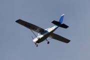 Morten 8 oktober 2022 - LN-NPK besøker Høyenhall, det er Anne og Lars som er ute med sin Cessna 172B Skyhawk fra 1961