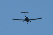 Morten 11 september 2022 - Småfly over Høyenhall, sånn ser en Diamond DA-40NG ut når du kommer for sent ut på verandaen