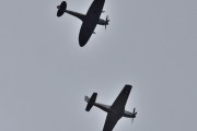 Morten 3 september 2022 - Biltema Airshow besøker Høyenhall, den øverste er en Vickers Supermarine Spitfire Mk. XVI fra 1945 og den nederste er en North American P-51D Mustang fra 1944
