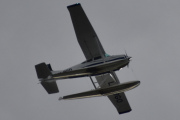 Morten 7 september 2022 - LN-BGO besøker Høyenhall, dette er vakkert, tre gutter som flyr i ettermiddagssolen med et sjøfly, tro om dem er over 50...