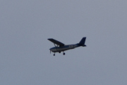 Morten 8 september 2022 - LN-NPK over Høyenhall igjen, nei vent nå litt. Dette er Anne og Lars Erik som er ute med sin Cessna 172B Skyhawk - Nå skjønner jeg ingen ting - tre fly?