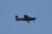 Morten 9 september 2022 - LN-UFP over Høyenhall, jeg har akkurat lagt bort malerkosten da Tre Ingeniører kommer med sin Piper PA-28-161 fra 1979