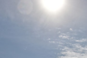 Morten 9 september 2022 - LN-UFP over Høyenhall, vi får med solen og jeg kunne ha trengt råd fra en ingeniør når det gjelder trinn tre på verandaen