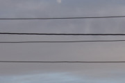 Morten 3 april 2023 - Sjøfly over Høyenhall, vi kan se månen så vidt der oppe