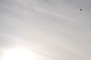 Morten 4 april 2023 - LN-NPK besøker Høyenhall, det er Anne og Lars som er der oppe sammen med solen