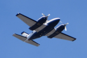 Morten 5 april 2023 - I-LUAN besøker Høyenhall, det er en Piper PA-31-325 Navajo fra 1981