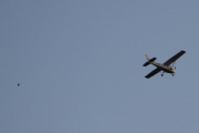 Morten 22 august 2023 - LN-NRF over Høyenhall, det er Nedre Romerike flyklubb som kommer med sin Cessna 172 Skyhawk fra 2006 - ser du fuglen?