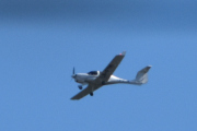 Morten 17 august 2023 - LN-FTM rundt Høyenhall, dem kommer med sin Diamond DA-40 NG som heter Mike som er fra 2015 og ble levert til klubben i 2016