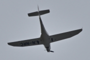 Morten 18 august 2023 - LN-NRC over Høyenhall, det er Nedre Romerike Flyklubb som er ute med sin LN-NRC Aquila AT01-100A (Kommersiell betegnelse A211) fra 2018 og levert klubben samme året