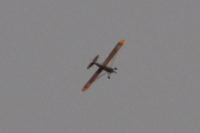 Morten 30 august 2023 - Piper Super Cub over Høyenhall, det er nok en Piper PA-19 Super Cub fra 1951 eller 1953