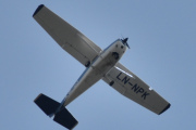 Morten 1 juli 2023 - LN-NPK besøker Høyenhall, det er Anne og Lars som kommer i sin Cessna 172B Skyhawk fra 1961