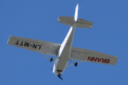 Morten 10 juni 2023 - LN-MTT over Høyenhall, det er Rygge Flyklubb som er ute med sin Cessna 172M Skyhawk fra 1975