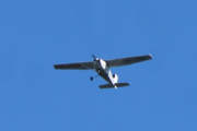 Morten 14 juli 2023 - LN-FAW besøker Høyenhall, det er Follo flyklubb som kommer med sin  Cessna-Reims F172N fra 1978