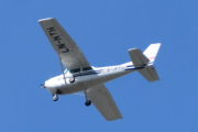 Morten 14 juli 2023 - LN-MTH besøker Høyenhall, det er Sameiet LN-MTH som kommer med sin Cessna 172N Skyhawk 100 II fra 1979