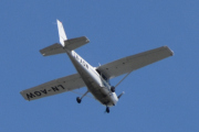 Morten 26 mai 2023 - LN-AGW besøker Høyenhall, det er Gardermoen Flyklubb som er ute med sin Cessna 172S Skyhawk