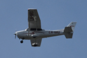 Morten 27 mai 2023 - LN-NRO besøker Høyenhall, det er Nedre Romerike Flyklubb som er ute med sin Cessna 172 Skyhawk