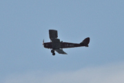 Morten 3 juni 2023 - LN-ADC over Høyenhall, men skyen stopper opp, og her er han med sin Tiger Moth DeHavilland DH 82A fra 1935. Men la deg ikke bli lurt av alderen på dette flyet, det ble jeg første gangen...