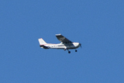 Morten 5 juni 2023 - LN-MTH over Hakadal, det er Sameiet LN-MTH som kommer med sin Cessna 172N Skyhawk 100 II fra 1979