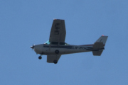 Morten 9 juli 2023 - LN-MTH over Høyenhall igjen, det er Sameiet LN-MTH med sin Cessna 172N Skyhawk 100 II, som også er avhengig av Kjeller flyplass