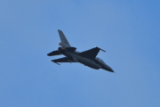 Morten 19 oktober 2023 - Jagerfly F-16 nr. 678 over Drøbak, så kanskje jeg skal lære meg litt om jagerflyene i Luftforsvaret også - jeg vet at jeg har noen andre bilder også...