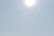 Morten 30 september 2023 - LN-NEZ over Høyenhall, det er Turfly med sin Diamond DA-40 TDI Diamond Star fra 2003, vi for sammen med solen