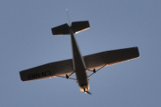 Morten 5 oktober 2023 - LN-NRF besøker Høyenhall, det er Nedre Romerike flyklubb som kommer med sin Cessna 172S Skyhawk SP fra 2006
