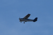 Morten 1 april 2024 - LN-NPK over Høyenhall, det er Anne og Lars som er ute med sin Cessna 172B Skyhawk fra 1961