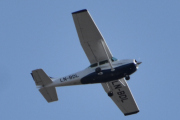 Morten 1 mai 2024 - LN-BDL besøker Høyenhall, det er Ringerikes Motorflyklubb som kommer med sin Cessna 172P Skyhawk II fra 1980