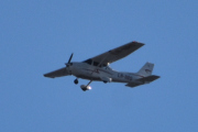 Morten 21 april 2024 - LN-NRO besøker Høyenhall, det er Nedre Romerike flyklubb som kommer med sin Cessna 172S Skyhawk SP fra 2009