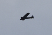 Morten 27 april 2024 - LN-MAV over Høyenhall, jeg er tilbake fra Lommedalsturen og ser en Piper L-4J Grasshopper fra 1944 med kjennemerke 43-J på siden som Per eier