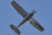 Morten 4 mai 2024 - LN-NRO over Ekeberg, det er Nedre Romerike flyklubb som kommer med sin Cessna 172S Skyhawk SP fra 2009. Som dere sikker skjønner er jeg på Ekebergmarkedet nå