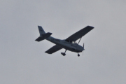 Morten 19 desember 2023 - LN-NRO over Høyenhall, det er Nedre Romerike flyklubb som er ute med sin Cessna 172S Skyhawk SP fra 2009