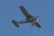 Morten 2 desember 2023 - LN-NRF besøker Høyenhall, det er Nedre Romerike flyklubb som kommer med sin Cessna 172S Skyhawk SP fra 2006