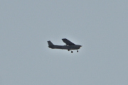 Morten 23 desember 2023 - LN-NRF over Høyenhall, det er Nedre Romerike flyklubb som er ute med sin Cessna 172S Skyhawk SP fra 2006