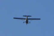 Morten 27 desember 2023 - LN-NRF over Høyenhall, jeg tror det er Nedre Romerike flyklubb som er ute med sin Cessna 172S Skyhawk SP fra 2006