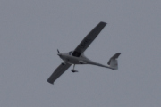 Morten 12 februar 2023 - LN-YKL besøker Høyenhall, det er Øyvind som kommer med sin Pipistrel Virus 100 SW fra 2011